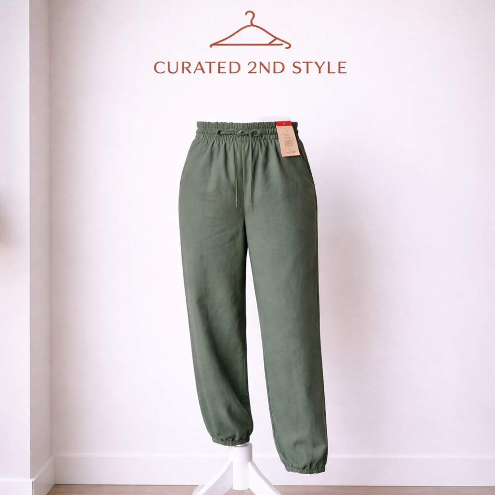 Levi’s Off Duty Jogger Pants Thyme Green NWT Size M